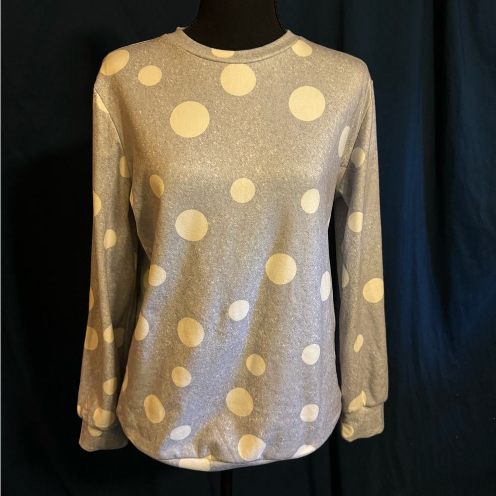 Exclusive ❤️ Long Sleeve Gray with White Polka Dots sz M